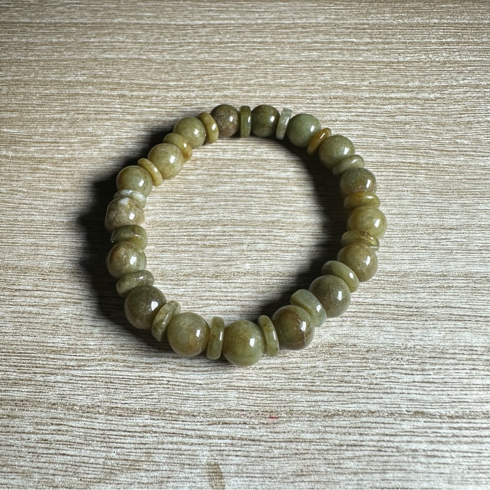 Elegant Green jade Bracelet - Picture 2 of 5
